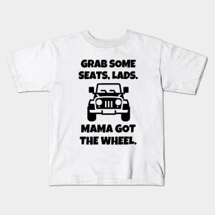 Mama got the wheel. Kids T-Shirt